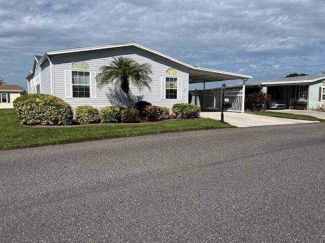 Winter Haven, FL Mobile Home for Sale located at 923 La Quinta Blvd Four Lakes Golf & Country Club